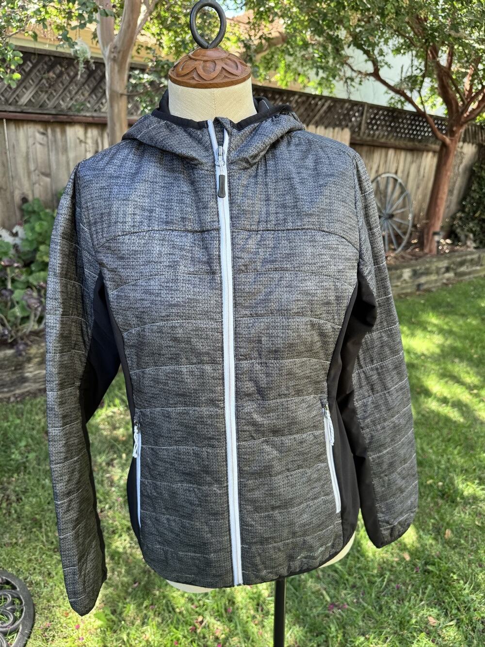 Eddie Bauer Women's Gray Puffer Jacket Size M Hooded Full Zip Outdoor Casual